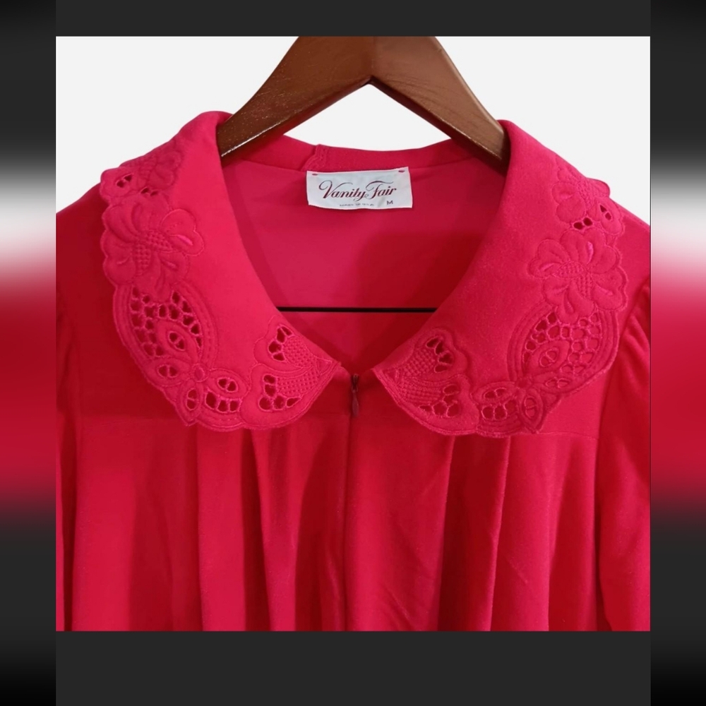 VTG Vanity Fair Velvet Pink Night Gown Victorian Style Lace Collar USA Embroidrd